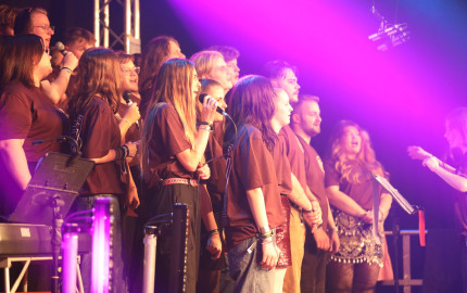 TEN SING Show: TS 1 wer bremst, verliert!